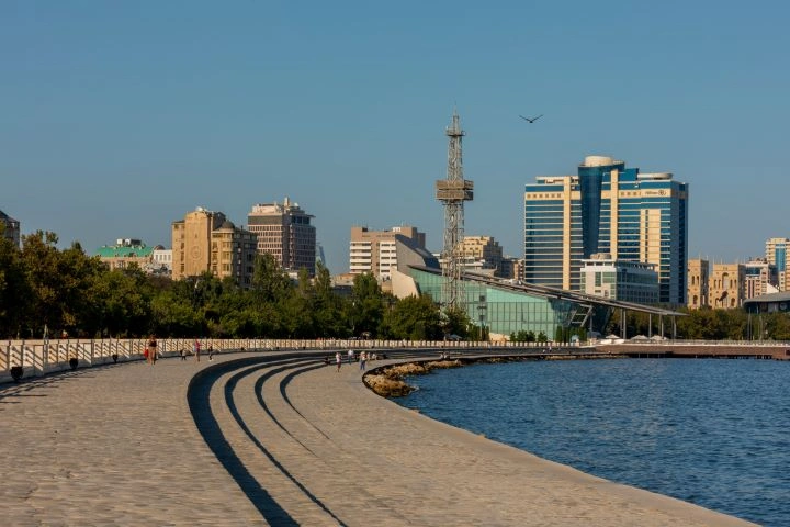بلوار ساحلی باکو